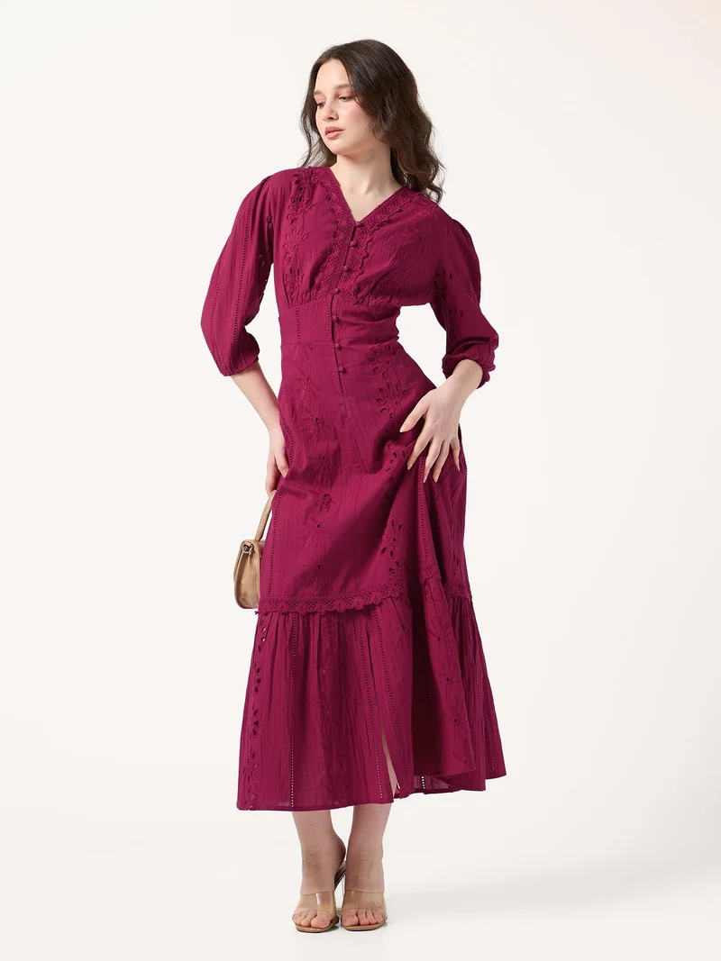 أوجيدر فستان وردي فوشيا بياقة على شكل حرف  وتطريز شيفلي